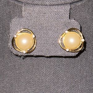 Stunningly gorgeous Monet earrings